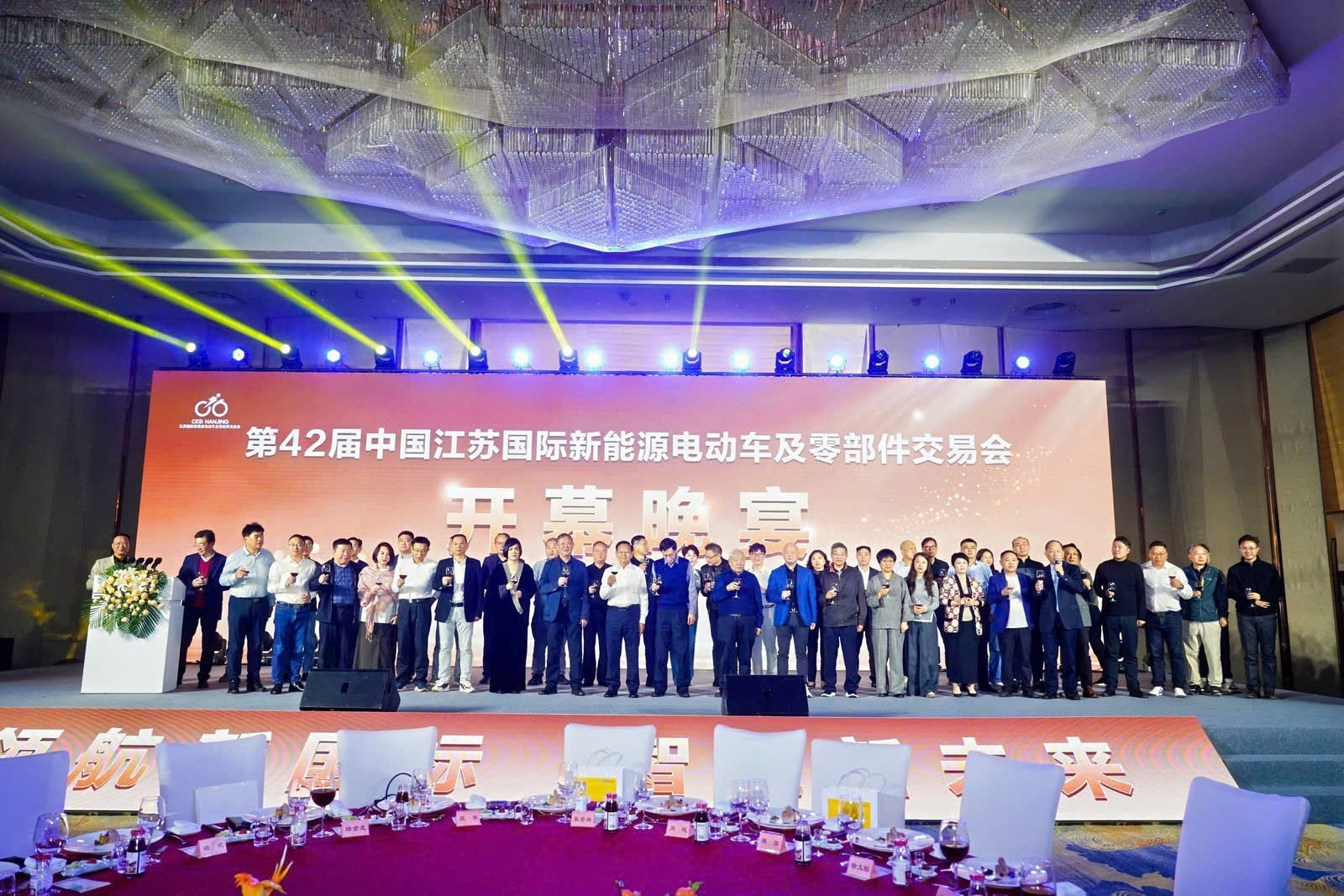 BLĐ CÔNG TY H.F.T THAM DỰ TRIỂN LÃM QUỐC TẾ XE HAI BÁNH TẠI NAM KINH, TRUNG QUỐC